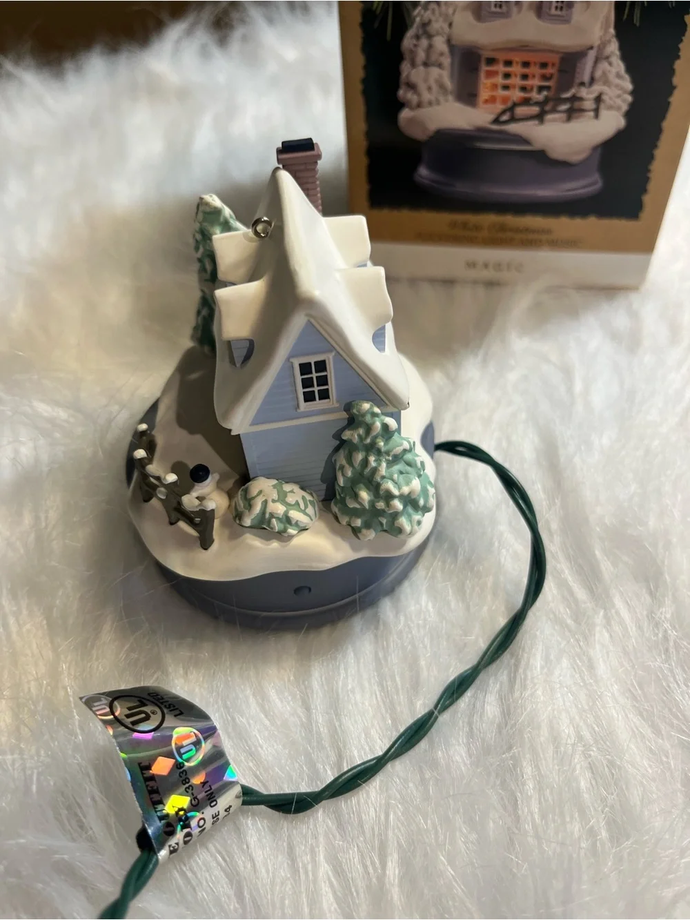 Hallmark 1994 Light and Sound White Christmas Ornament